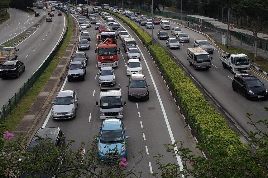 Congestion seen on Braddell Road after an accident on Lornie Road on Thursday morning resulted in a major traffic jam in the direction towards Queensway. -- ST PHOTO: ALPHONSUS CHERN