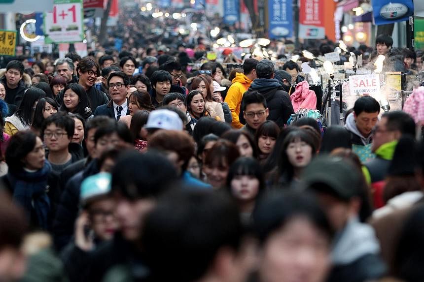 Shoppers and pedestrians in the Myeongdong shopping district of Seoul, South Korea, on Sunday, Feb 15, 2015.&nbsp;South Korea's Constitutional Court is set to rule Thursday on a motion to strike down a controversial law that outlaws adultery and thre