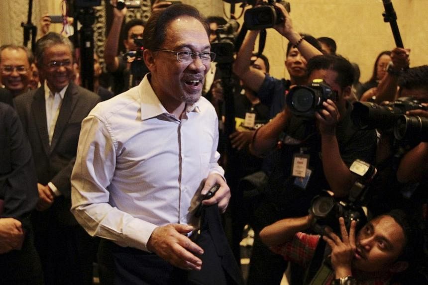 Malaysia's opposition leader Anwar Ibrahim (centre) arrives for the verdict in his final appeal against a conviction for sodomy, at the federal court in Putrajaya on Feb 10, 2015.&nbsp;Malaysia's opposition Parti Keadilan Rakyat (PKR) has written to 
