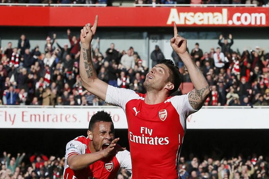 Arsenal's Olivier Giroud celebrating with Francis Coquelin after scoring the first goal for his side in their English Premier League football match against Everton at the Emirates Stadium on March 1, 2015.&nbsp;-- PHOTO: REUTERS