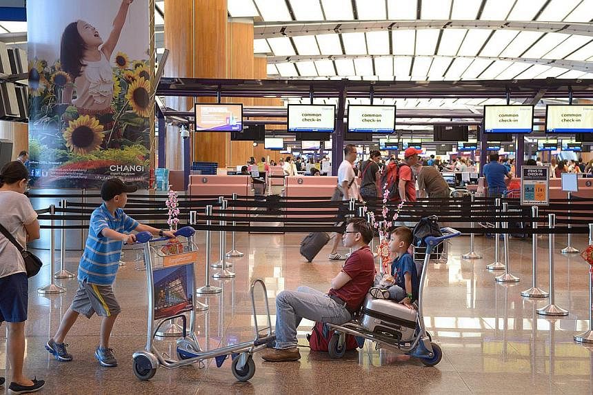 Passengers in Changi Airport's Terminal 2. The new&nbsp;Terminal 5 is likely to comprise a main facility linked to one or more satellite terminals via an underground rail link. -- PHOTO:&nbsp;LIM SIN THAI