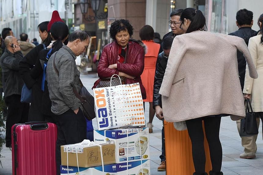 Tourists in Tokyo on Feb 6, 2015. &nbsp;Japan's tourism sector is shattering expectations on visitor numbers, largely owing to a weak yen and fading fears about the fallout from the Fukushima disaster. -- PHOTO: AFP