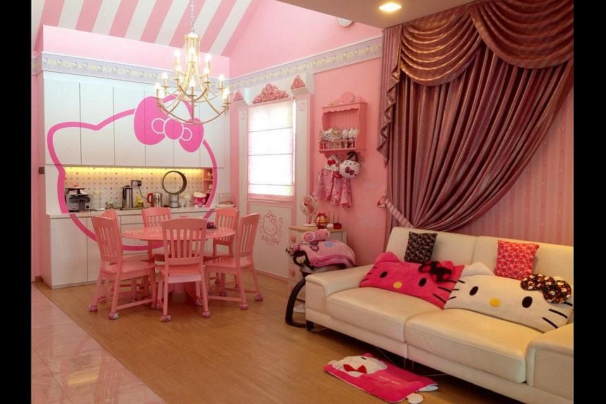 Women decorate their homes thoroughly in a Hello Kitty theme The