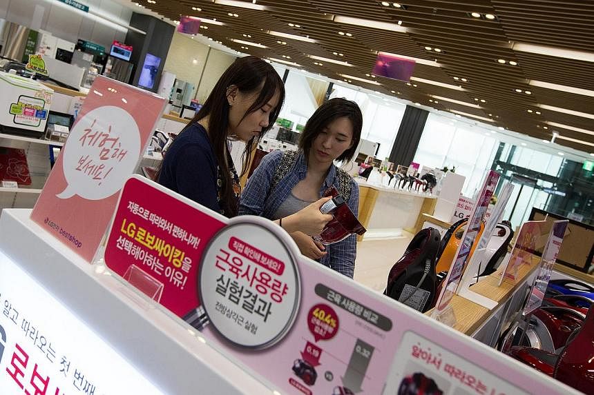 Excluding the increase in tobacco tax from this year, March consumer prices would have decreased 0.2 per cent, Kim Bo Kyoung, a director at Statistics Korea, said in a briefing in Sejong. -- PHOTO: BLOOMBERG&nbsp;
