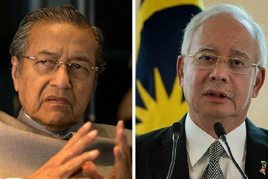 Former Malaysian leader Mahathir&nbsp;Mohamad (left) launched a verbal broadside on beleaguered Prime Minister Najib Razak, saying among other things that the people in the country "no longer trust" him. -- PHOTOS: AFP