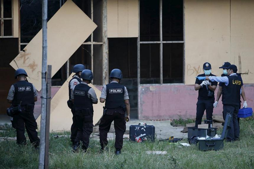 Four injured in Jakarta explosion, 'suspicious' black powder found