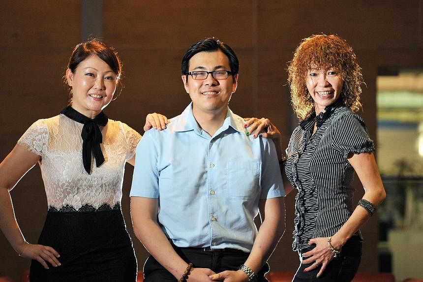 Ms Eileen Seah and husband Lee Xian Yi became friends with husband-and-wife design team Eric Tan and Dolly Teo after meeting online, while Singapore Hokkien Language Meetup Group members (above, from left) Grace Goh, Michael Jow and Jene Tan meet for