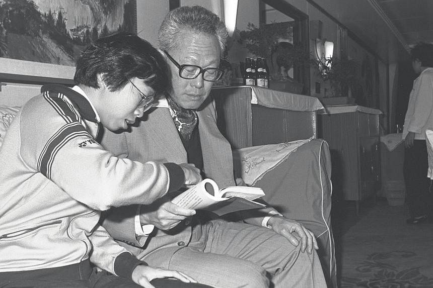 Prime Minister Lee Kuan Yew and daughter Wei Ling on board a boat travelling along the Three Gorges of Changjiang River in 1980. Mr Lee was in China for a two-week visit, during which he will hold talks with Chinese leaders. -- PHOTO: ST FILE&nbsp;