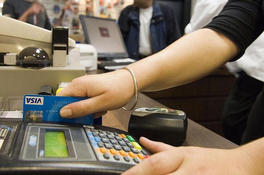 Singapore retailers lag behind most countries when it comes to contactless payment, said financial sector analyst RFi Group on Tuesday. -- PHOTO: BLOOMBERG