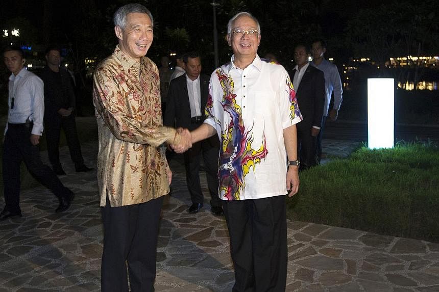 Prime Minister Lee Hsien Loong shaking hands with Malaysian PM Najib Razak at a private dinner at Sentosa Cove on Monday night.&nbsp;-- PHOTO: MINISTRY OF COMMUNICATIONS AND INFORMATION