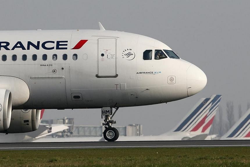 &nbsp;An Air France aircraft taxies to the runway at the Charles-de-Gaulle airport, near Paris last month. -- PHOTO: REUTERS