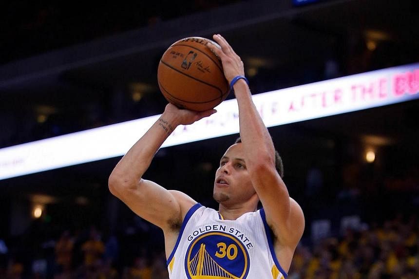 Stephen Curry of the Golden State Warriors shoots the ball during their game against the Memphis Grizzlies during Game One of the Western Conference Semifinals during the NBA Playoffs on Sunday at Oracle Arena in Oakland, California. -- PHOTO: AFP