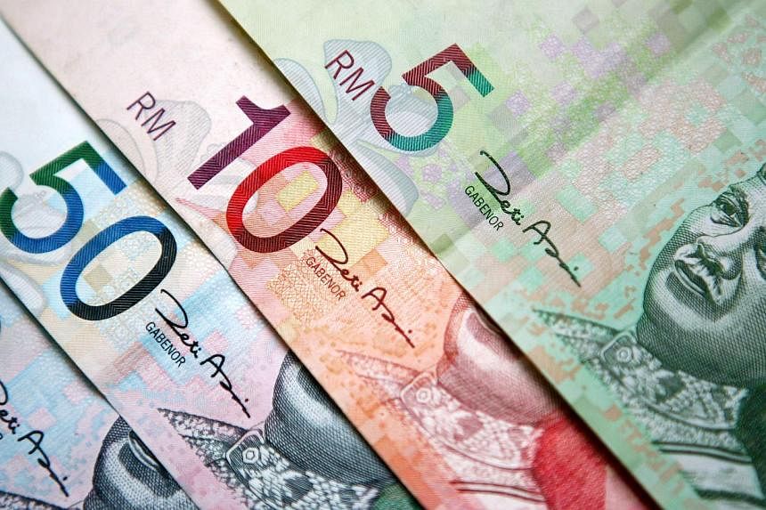 Malaysia's ringgit slumped the most since December as oil prices fell for a third day and data showing strength in the US economy boosted demand for the dollar. -- PHOTO: BLOOMBERG