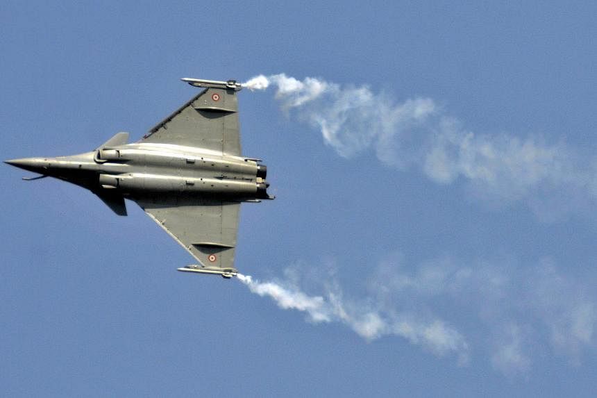 A Rafale fighter jet performs during the Aero India air show at Yelahanka air base in the southern Indian city of Bengaluru on&nbsp;Feb 18, 2015. France's defence minister and his Indian counterpart pledged on Wednesday, May 6, to quickly wrap up neg
