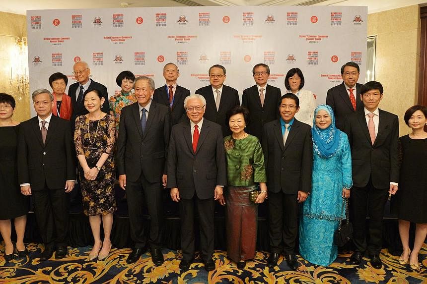 President Tony Tan Keng Yam (centre) and his wife Mary (front row, fifth from right), together with Defence Minister Ng Eng Hen (fourth from left) and other award recipients at the inaugural Defence Technology Community (DTC) Pioneers' Dinner at the 