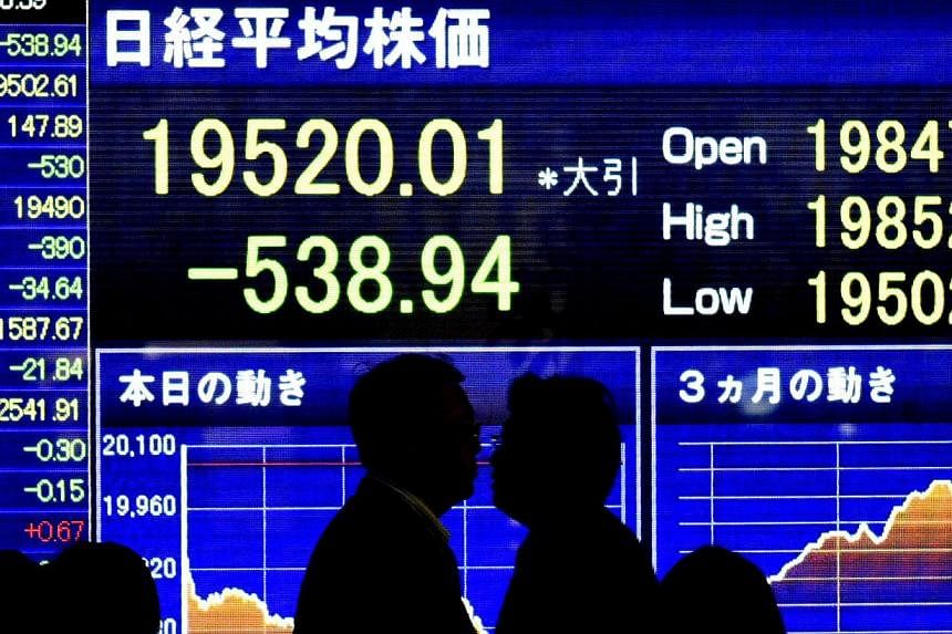 Japan's Nikkei share average fell to a one-month low on Thursday as a worldwide drop in government bond prices spread unease to Japanese stocks during this week's national holidays, compounded by a sell-off on Wall Street. -- PHOTO: EPA