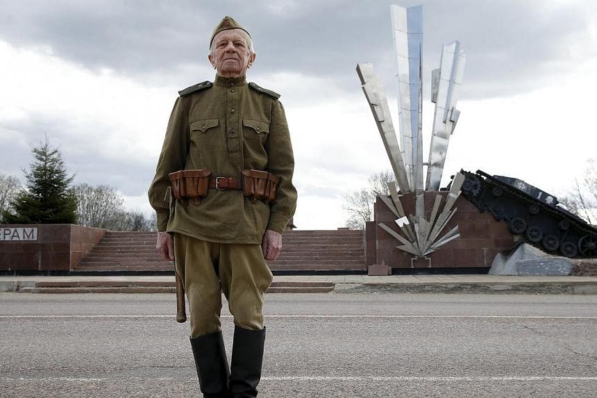World War Two veteran and former sapper and military engineer Nikolai Melnikov, 92, poses for a picture in front of the Monument to Eleven Sappers near Volokolamsk in Moscow region, Russia, April 13, 2015. -- PHOTO: REUTERS