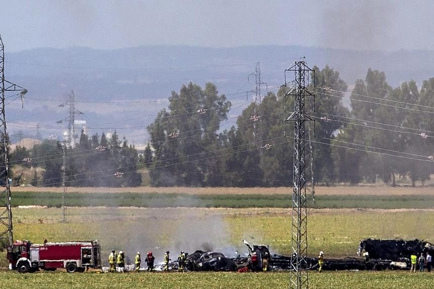 Smokes rises from the wreckage of a plane Airbus A400 which crashed in the San Pablo airport in Seville, sourthern Spain, May 9, 2015. -- PHOTO: EPA&nbsp;