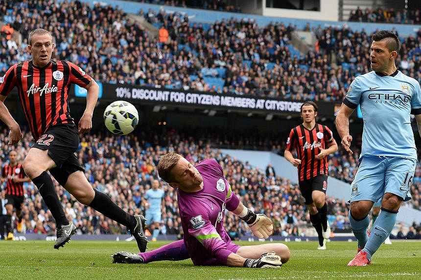 Manchester City's Sergio Aguero (right) scores the 1-0 lead against Queens Park Rangers' goalkeeper Robert Green (centre) during the English Premier League&nbsp;football match in Manchester, Britain on May 10, 2015. -- PHOTO: EPA