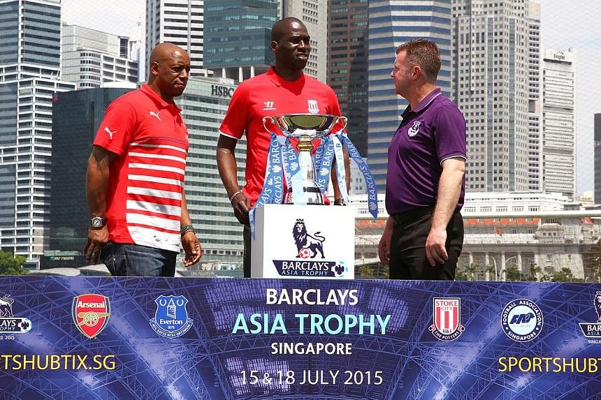 Former EPL players (from left) Ian Wright, Mamady Sidibe and Graham Stuart with the 2015 Barclays Asia Trophy at the floating platform on May 12, 2015. -- PHOTO: THE NEW PAPER