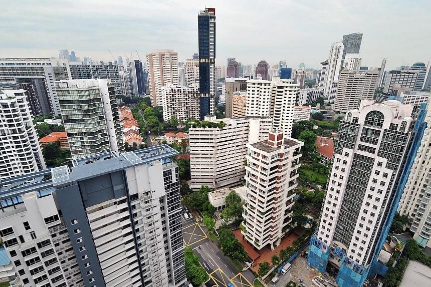 Rents of private condominiums and apartments remained flat last month but fewer units were leased out, according to flash estimates released by SRX Property on Wednedsay. -- ST PHOTO: ALPHONSUS CHERN