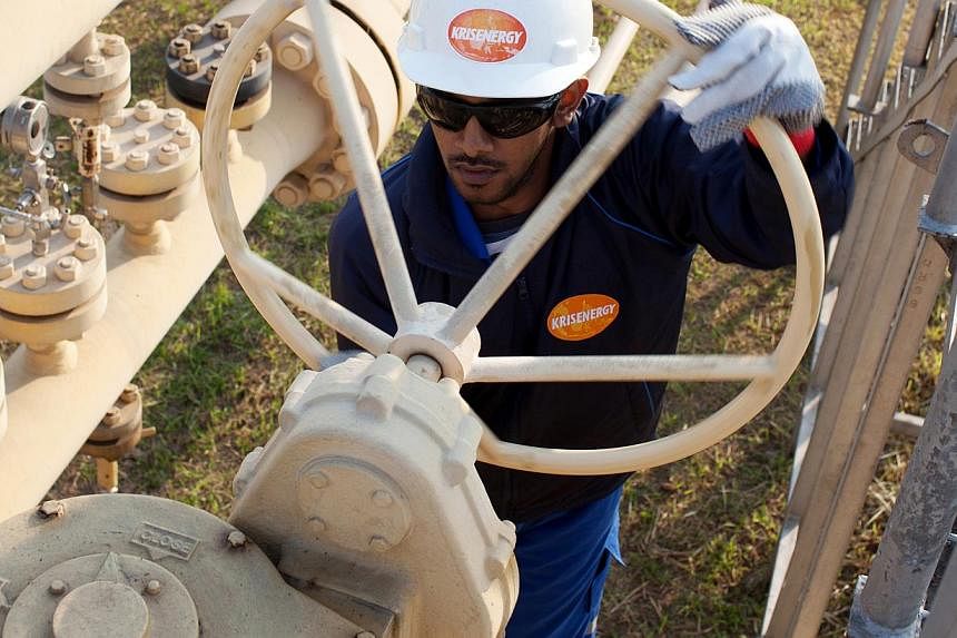 A worker at a KrisEnergy site. The mainboard-listed firm announced on Thursday that net profit for the first quarter ended March 31, 2015, jumped to US$46.3 million (S$61.32 million) from a net loss of US$18 million in the year-ago period. -- PHOTO: 