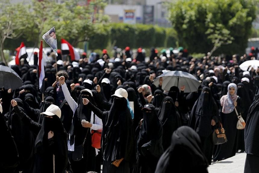 Women loyal to the Houthi group participate in an anti-Saudi protest outside the United Nations headquarters in Sanaa May 14, 2015.&nbsp;&nbsp;A vigilante group linked to Al-Qaeda in the eastern port city of Mukalla has decreed a ban on trading the m