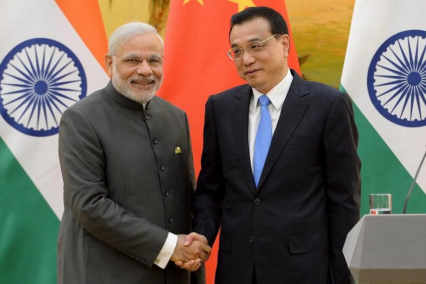 Indian Prime Minister Narendra Modi (left) shakes hands with Chinese Premier Li Keqiang during a news conference at the Great Hall of the People in Beijing, China, May 15, 2015. -- PHOTO: REUTERS&nbsp;