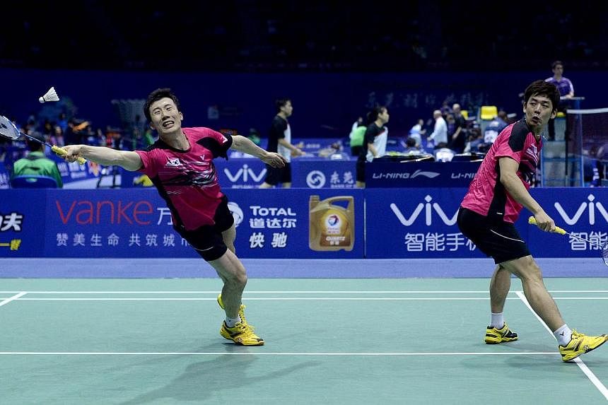 South Korea's Lee Yong Dae (left) and Yoo Yeon Seong (right) return to Malaysia's Goh V Shem and Tan Wee Kiong during their men's doubles quarter final match of the 2015 Sudirman Cup world badminton championships in Dongguan, south China's Guangdong 