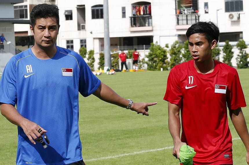 Coach Aide Iskandar (left) with Singapore Under-23 playmaker Adam Swandi. -- PHOTO: ST FILE &nbsp;
