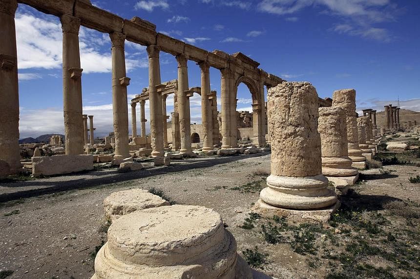Nearly 300 people have been killed in several days of fighting since the Islamic State in Iraq and Syria (ISIS) group launched an attack against Syria’s ancient city of Palmyra, a monitor said on Sunday, May 17, 2015. -- PHOTO: AFP