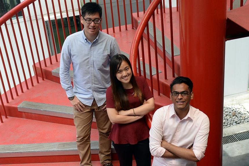Ms Amanda Chia (middle), who graduates from Singapore Polytechnic on Thursday, is on her way to becoming a doctor after a rocky start as a teenager. -- ST PHOTO: AZIZ HUSSIN&nbsp;