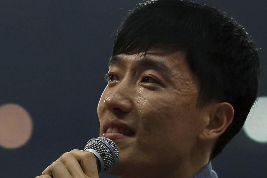Liu Xiang tears during his retirement ceremony in Shanghai on Sunday. China offered an emotional farewell to its newly-retired sports hero Liu, the 2004 Olympic sprint hurdles champion, at the Diamond League meeting. -- PHOTO: REUTERS