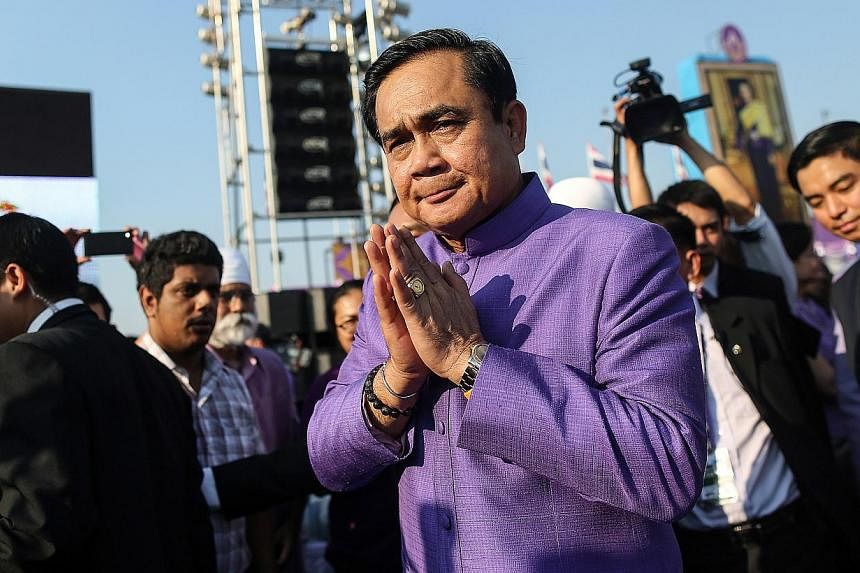 The Thai Cabinet agreed on Tuesday that a referendum should be held on the new Constitution and the military's blueprint for restoring democracy, Prime Minister Prayuth Chan-ocha said, a move likely to delay any return to democratic rule. -- PHOTO:BL