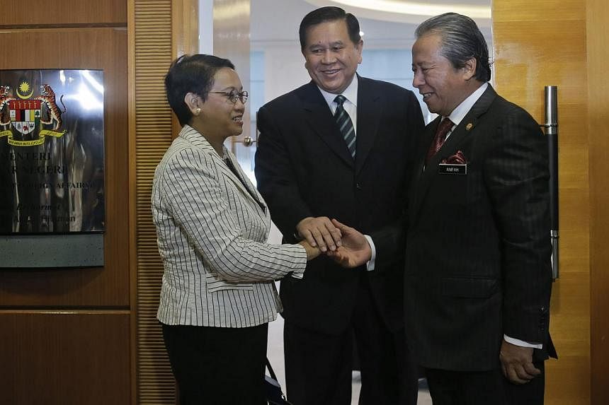 Ministers of Foreign Affairs of Indonesia, Ms Retno Marsudi (left); Malaysia, Datuk Seri Anifah Aman (right), and Thailand, Mr Tanasak Patimapragorn (centre) in Putrajaya, Malaysia, on May 20, 2015. -- PHOTO: EPA