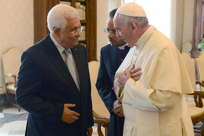 A photograph handed out by the Palestinian Authority shows Pope Francis (right) and Palestinian Authority President Mahmoud Abbas (left) as they speak in the Vatican, May 16, 2015. -- PHOTO: EPA