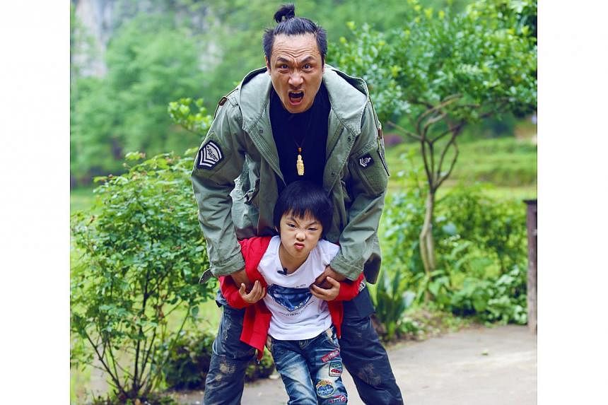Actor Francis Ng blew up and threw a microphone during an interview in China on Tuesday, when he spoke of how Hunan TV has not taken responsibility for an injury his son sustained in connection with a reality show, said Ming Pao Daily News. -- PHOTO: