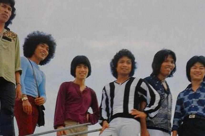 Black Dog Bone in the 1970s – (above from left) Masron Ali, Tahir Ali, Michael Heng, Izzar Masrom, Hamid Ahmad and James Chai.