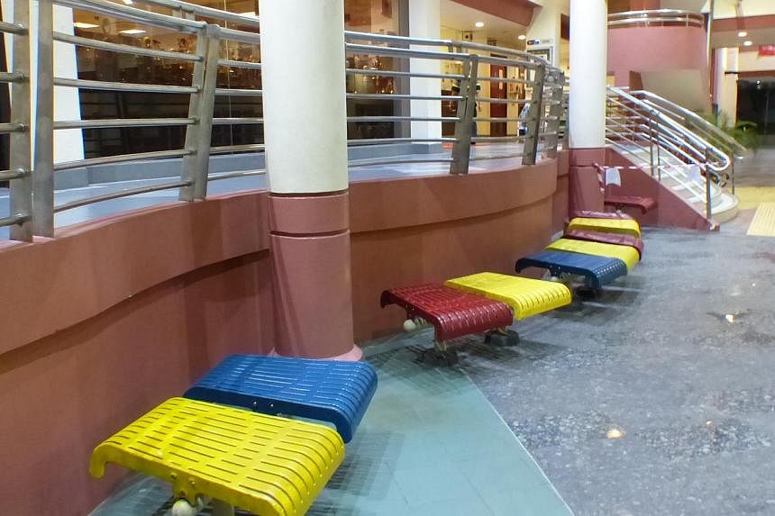 The bench at Jurong Spring Community Club, part of which the Singapore Civil Defence Force had to saw off to free a woman who got stuck after she got trapped under it. -- PHOTO: LIANHE WANBAO