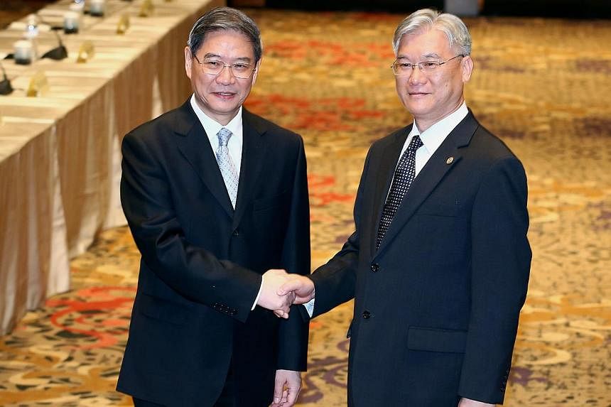 China's top Taiwan affairs official Zhang Zhijun (left) met for talks with his Taiwanese counterpart Andrew Hsia on Saturday. -- PHOTO: EPA