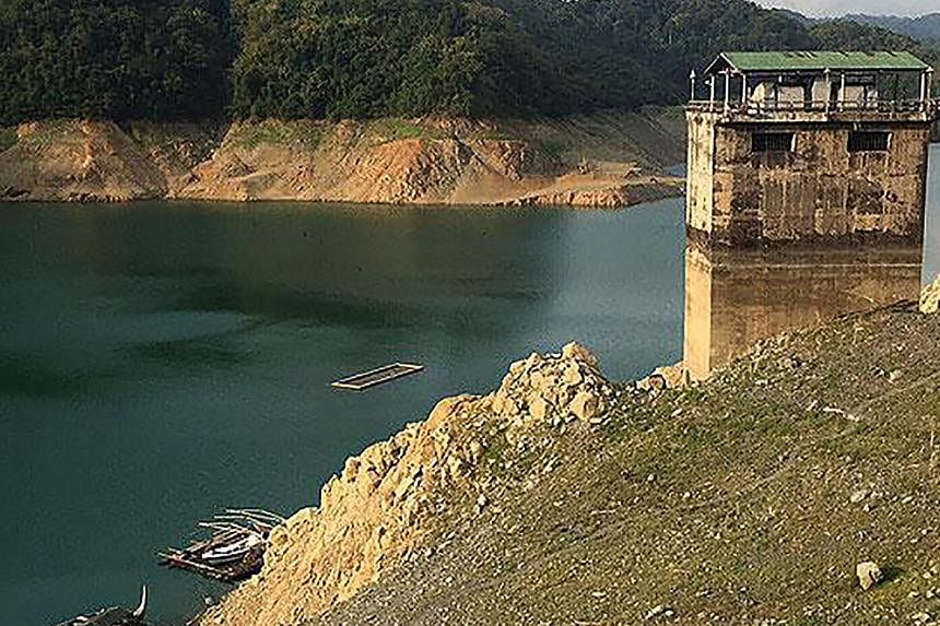 The water level is dropping in the Angat Dam reservoir, the main source of water for more than 21 million people in metropolitan Manila and seven adjacent provinces. Irrigation to farmlands and even tap water may be shut off if the level continues to