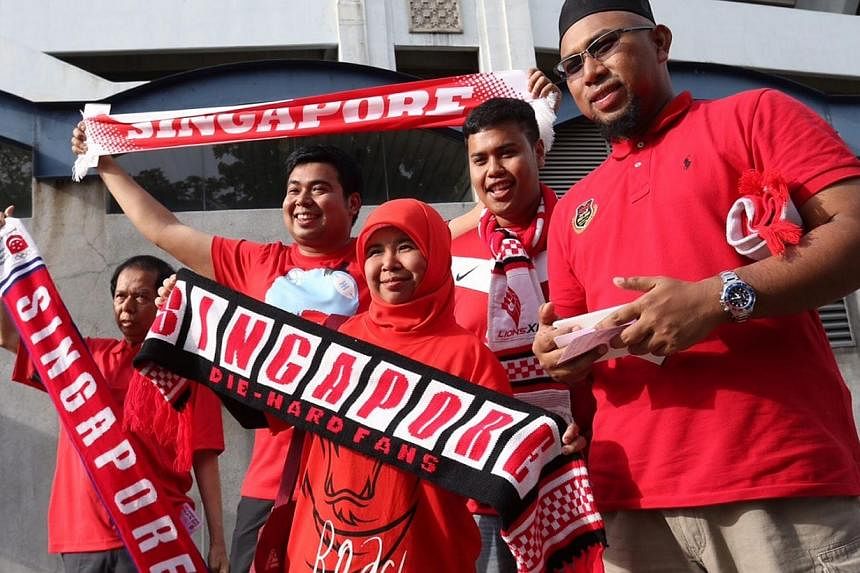 &nbsp;Lions XII fans arriving for the Malaysia FA Cup final 2015 between Kelantan and LionsXII, at the Bukit Jalil National Stadium on May 23, 2015. -- ST PHOTO: NEO XIAOBIN&nbsp;