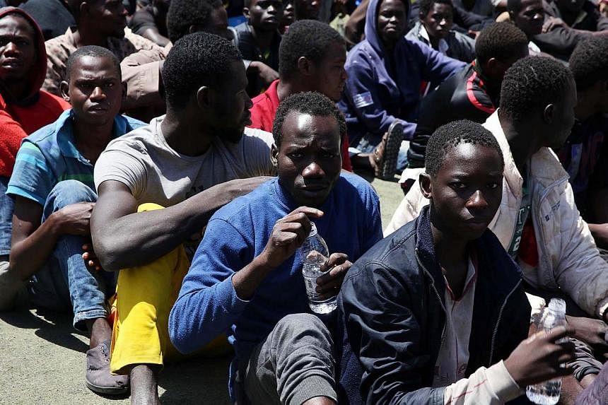 Libyan authortities detain 600 people they suspect were trying to cross illegally to Europe, now being held in Tripoli, Libya, May 23, 2015. -- PHOTO: EPA