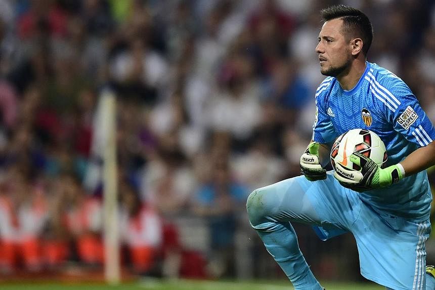 Valencia's goalkeeper Diego Alves holds the ball during the Spanish league football match Real Madrid CF vs Valencia CF at the Santiago Bernabeu stadium in Madrid on May 9, 2015. -- PHOTO: AFP