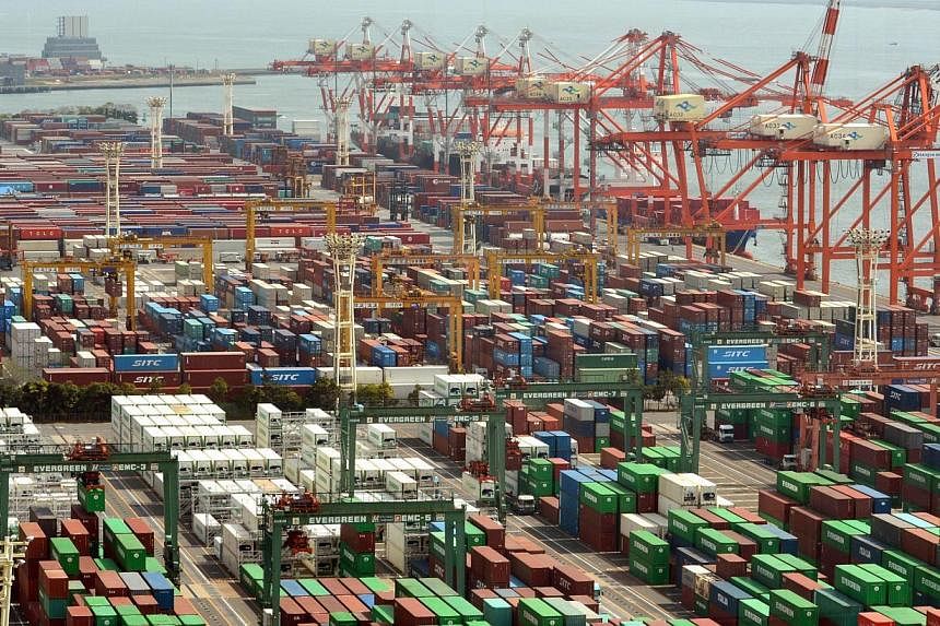 Japan's exports rose 8.0 percent in April from a year earlier, up for an eighth straight month, Ministry of Finance data showed on Monday, underlining a gradual pickup in external demand. -- PHOTO: AFP