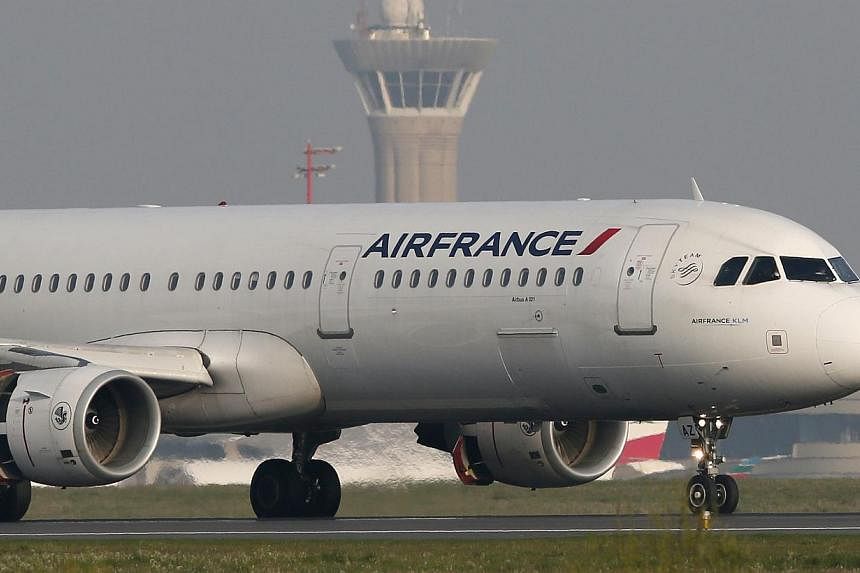 Air France Flight 22 from Charles de Gaulle airport in Paris was being escorted by U.S. fighter jets to New York's John F. Kennedy airport after an anonymous threat was made against the flight, New York's WABC television reported on Monday. -- PHOTO: