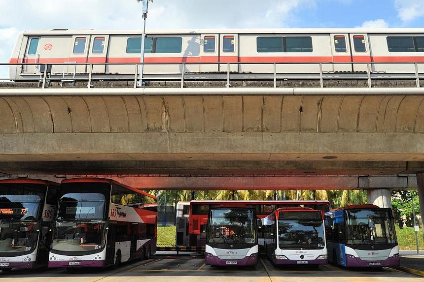 Operating hours of SMRT train services - North-South Line, East-West Line, Circle Line and the Bukit Panjang LRT - will be extended on Sunday (May 31), the eve of Vesak Day. -- PHOTO:&nbsp;LIM YAOHUI FOR THE STRAITS TIMES