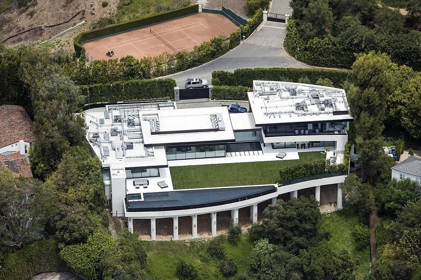 A mansion stands in this aerial photograph taken in Bel Air, California, U.S., on May 18, 2015. Estates with views of the Los Angeles basin are the California counterpart to Manhattan’s penthouses or London’s Mayfair manors, drawing a global cast