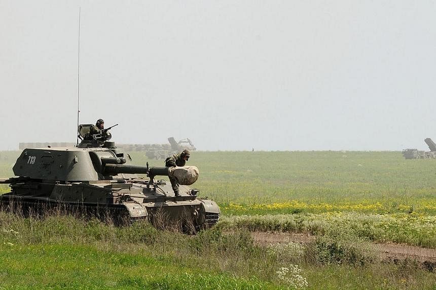 A picture taken on May 25, 2015, shows Russian military vehicles at the Kuzminsky training ground in the Rostov region, some 50km from the Russian-Ukrainian border. -- PHOTO: AFP