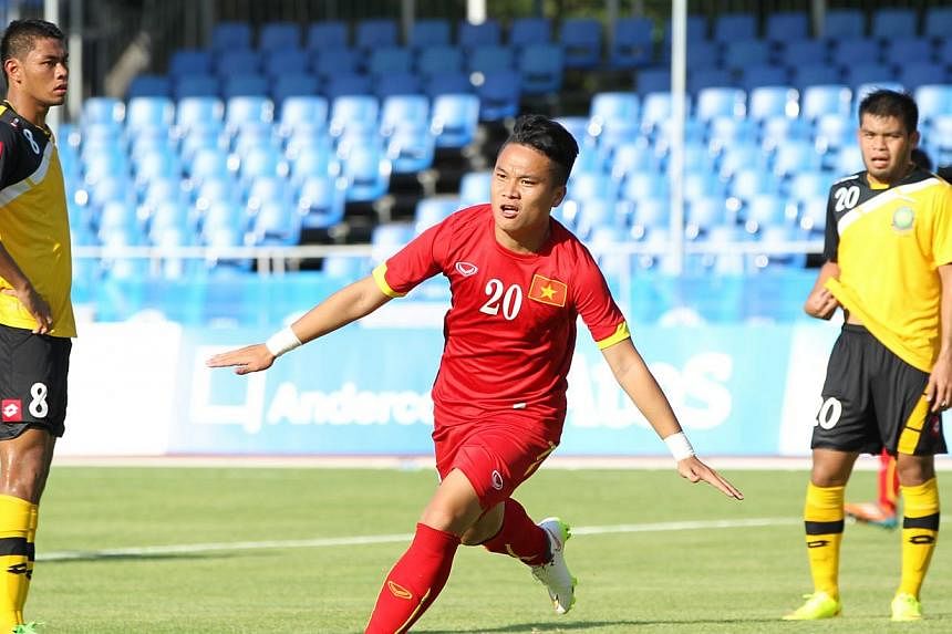 Vietnam’s Tran Phi Son celebrates scoring his team's second goal in their Group B opener against Brunei at Bishan Stadium on May 29, 2015. -- PHOTO: REUTERS